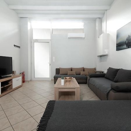 Spacious Apartment-600M From The Subway أثينا المظهر الخارجي الصورة