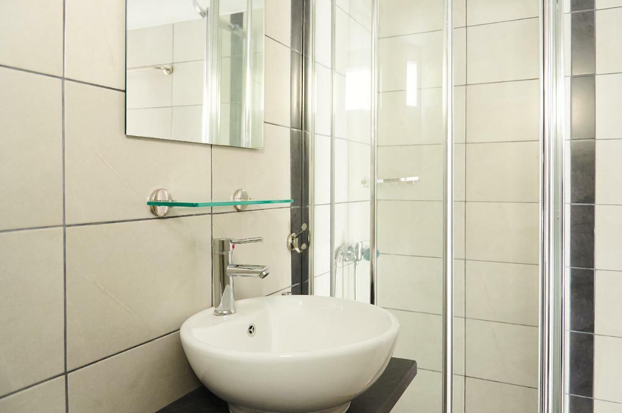 Spacious Apartment-600M From The Subway أثينا المظهر الخارجي الصورة