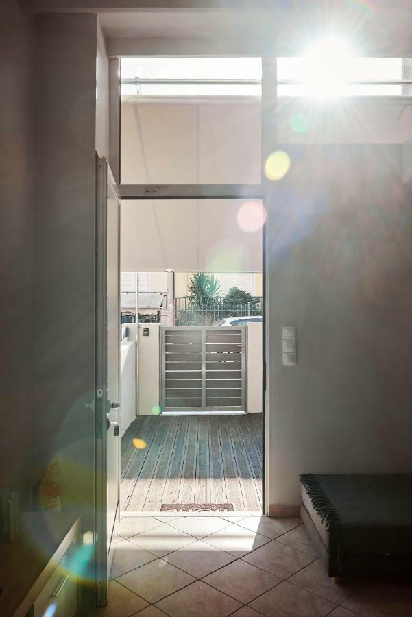 Spacious Apartment-600M From The Subway أثينا المظهر الخارجي الصورة
