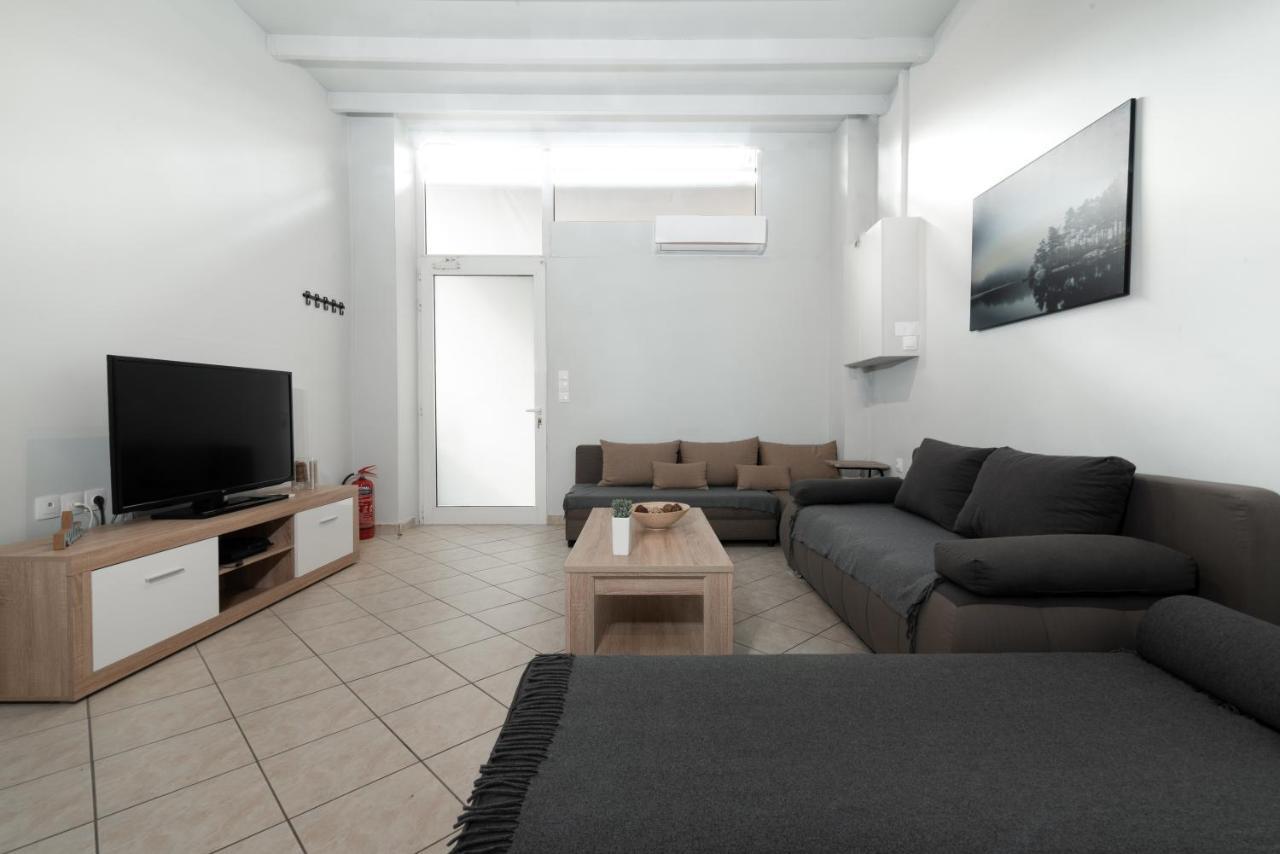 Spacious Apartment-600M From The Subway أثينا المظهر الخارجي الصورة